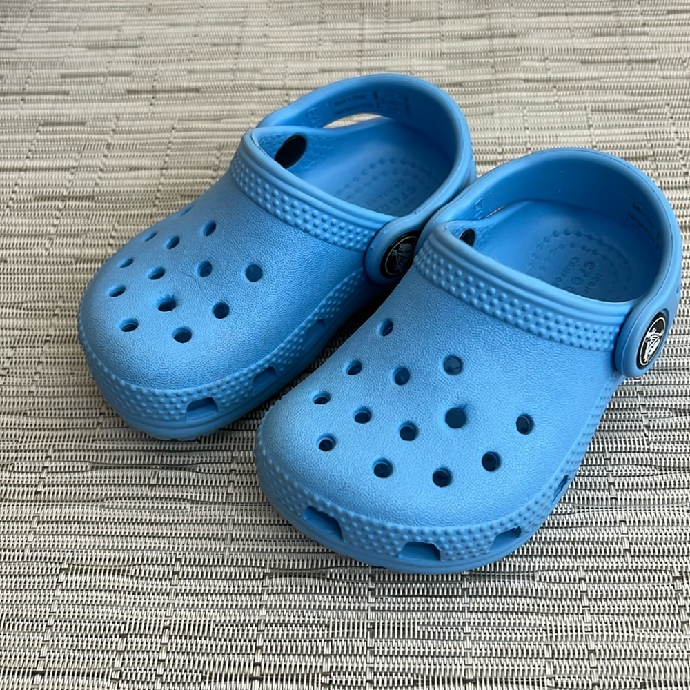 Baby blue crocs for infants size 5